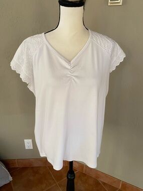 Women's White V-Neck Short Sleeve Eyelet Top